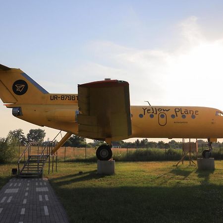 Yellow Plane Yurov Екстериор снимка